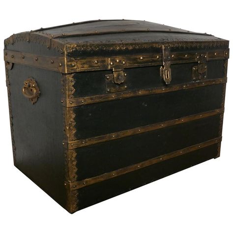 Cabin Wardrobe, Dome Top Trunk, Trunks For Sale, Vintage Shabby Chic Decor, Antique Steamer Trunk, Entry Furniture, Vintage Writing, Travel Boots, Antique Trunk