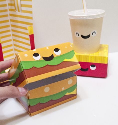 A McDonald’s Happy Meal Design Concept That’s Even Happier Kids Package Design, Bake Sale Packaging, Happy Meal Box, Lee Sin, Best Baby Toys, Kids Meal, Holiday Crafts Diy, Packing Kids, Cool Packaging