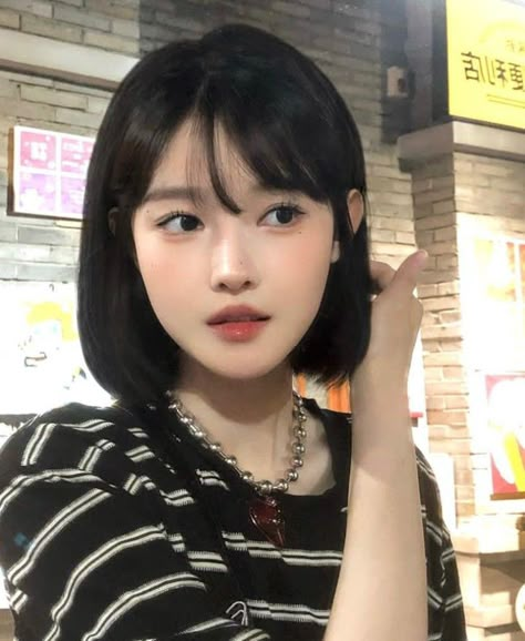 Oval Face Short Hair, Oval Face Bangs, Korean Haircut, Oval Face Haircuts, Fotografi Digital, Getting A Tattoo, Short Brown Hair, Cute Haircuts, Oval Face Hairstyles