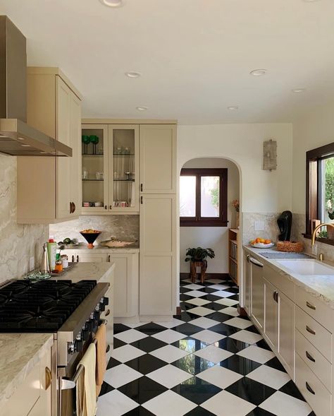 Georgiana Design Checkered Floor Kitchen, Georgiana Design, Checkered Floor, Relaxation Room, Kitchen Nook, Eclectic Home, Pretty House, Dream House Decor, Residential Architecture