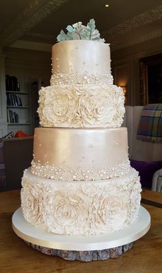 Champagne Wedding Cakes, Quince Cakes, Professional Cakes, Quince Cake, Wedding Cakes Elegant, Quinceanera Cakes, Dream Wedding Cake, Amazing Wedding Cakes, Gorgeous Wedding Cake