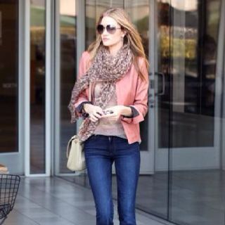 Clothes Rosie Huntington Whiteley Street Style, Style Désinvolte Chic, Style Casual Chic, Rosie Huntington, Moda Chic, Fashion Friday, Huntington Whiteley, Rosie Huntington Whiteley, Jeans Bootcut