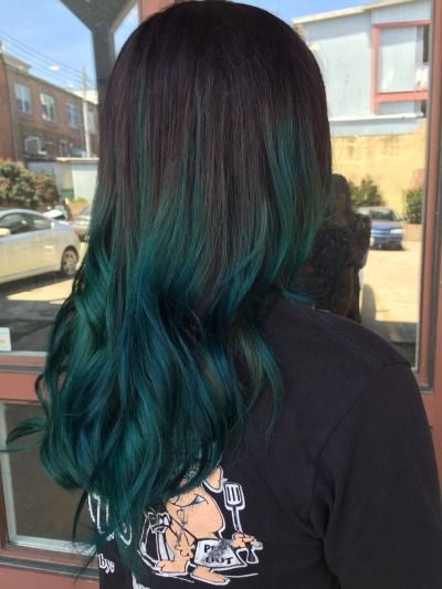 Dark Teal Hair, Teal Hair Color, Dark Green Hair, Hair Color Pictures, Jojo Levesque, Blue Ombre Hair, Red Hair Inspo, Teal Hair, Color Highlights