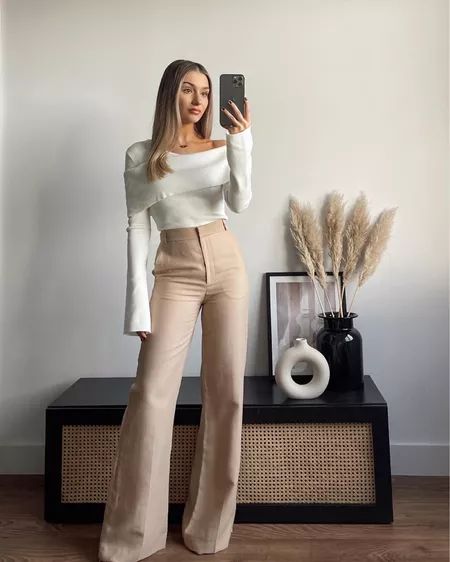 Feminine Outfits Winter, Classy Feminine Outfits, Lily Clark, Casual Feminine Outfits, Cream Outfit, Feminine Outfits, Sophisticated Outfits, Light Academia, Looks Chic