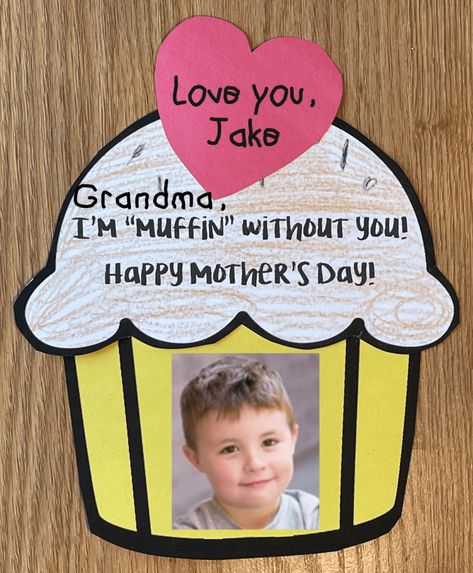 Muffins With Mom, Muffins For Mom, Student Pictures, Graduation Program, Early Childhood Education Resources, O Block, Mom Crafts, Dad Crafts, Mother's Day Craft