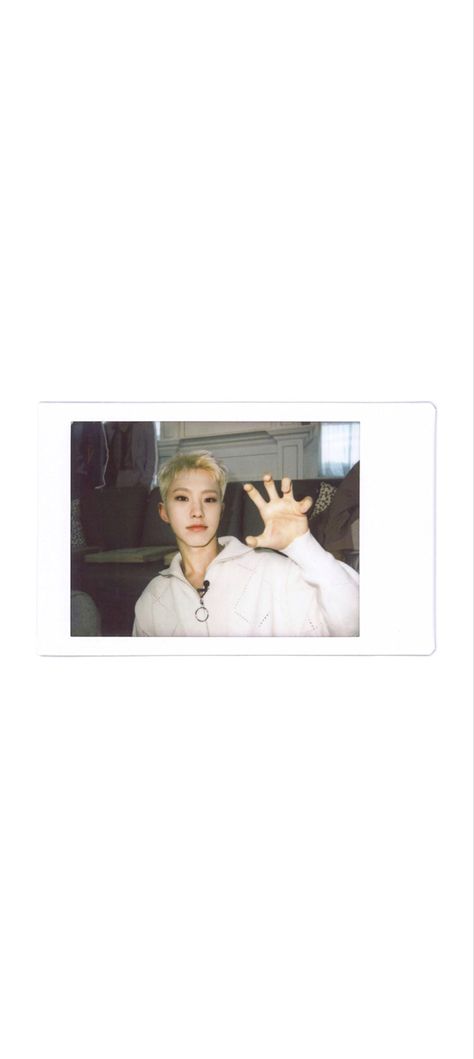 Svt Polaroid Wallpaper, Hoshi Lockscreen Wallpaper, Seventeen Doodle Wallpaper, Seventeen White Wallpaper, Hoshi Horanghae Pose, Seventeen Iphone Wallpaper, Soonyoung Wallpaper, Hoshi White, Hoshi Wallpaper Lockscreen