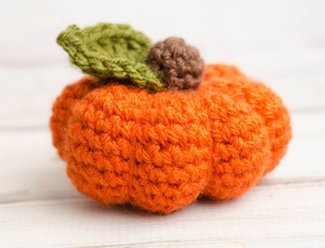 Small crochet Pumpkin Autumn Crochet, Octopus Crochet Pattern, Fall Crochet Patterns, Halloween Crochet Patterns, Pola Amigurumi, Small Crochet, Crochet Fall, Small Pumpkins, Crochet Pumpkin