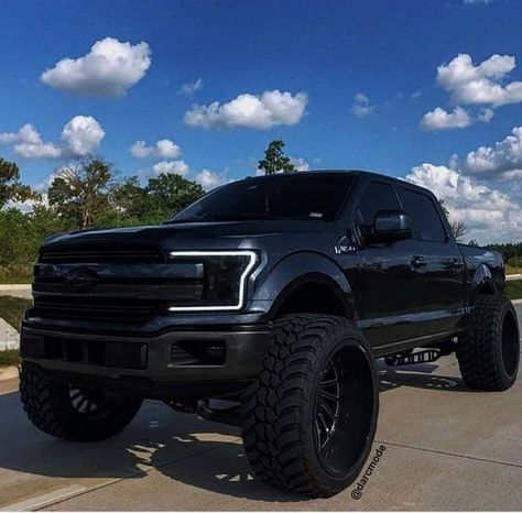 Bonito Blacked Out Cars, Big Ford Trucks, Black Truck, Dream Cars Jeep, Jacked Up Trucks, Ford Pickup Trucks, 4x4 Trucks, Fancy Cars, Ford Pickup