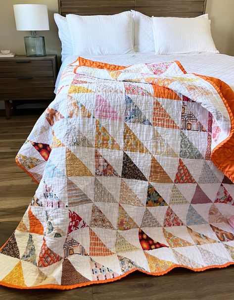 Handmade Vintage Half-square Triangles Whole Cloth Quilt - Etsy Australia Midcentury Modern Decor, Triangles Quilt, 70s Bedroom, Aesthetic 70s, Square Quilts, Triangle Quilt Pattern, Whole Cloth Quilts, Quilt Modernen, The Quilt Show