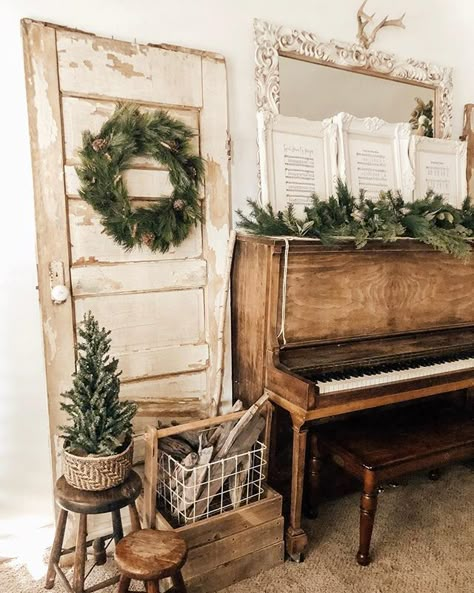 Stunning winter/Christmas decor with antique door and gorgeous piano! Decorating A Piano For Christmas, Piano Christmas Decorations, Piano Christmas Decor, Christmas Piano Decor, Piano Christmas, Office Goals, Piano Decor, Christmas Piano, Pine Garland