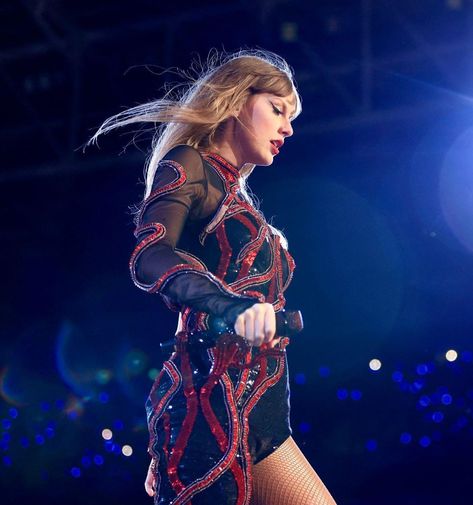 Brazil Night, Taylor Swift Performing, Taylor Pics, Taylor Swift Fotos, Blonde Cat, Estilo Taylor Swift, Swift Photo, Taylor Swift Concert, Taylor Swift Album