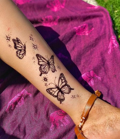 butterfly henna designs, Simple butterfly henna designs, butterfly henna designs on hand, Butterfly henna designs easy and beautiful, cute butterfly mehndi design, stylish butterfly mehndi design, butterfly mehndi design for front hand Henna Butterfly Designs Hand, Henna Tattoo Designs Simple Butterfly, Butterfly Hena Design Hand, Aesthetic Henna Butterfly, Henna Designs Butterflies, Cute Henna Tattoos Hand, Henna Butterfly Design, Butterflies Henna, Henna Tattoo Designs Butterfly