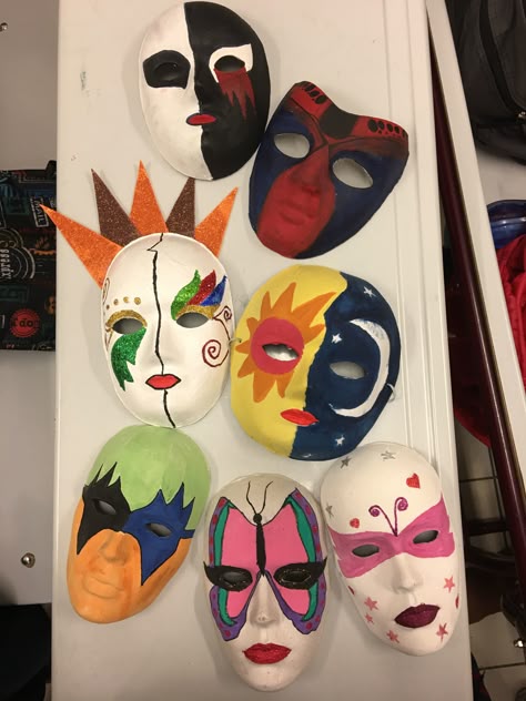 Mascara Painting Ideas, Painted Mask Ideas, Painting Masks Ideas, Maskara Festival Mask Design Easy, Painted Masks Diy, Mask Painting Ideas Design, Mask Design Ideas Paint, Mascara Design Ideas, Mask Decorating Ideas