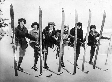 Ski Trends, Vintage Ski Photos, Women Skiing, Old Skis, Ski Pictures, Vintage Skiing, Ben Lomond, Ski Vintage, 1920s Women