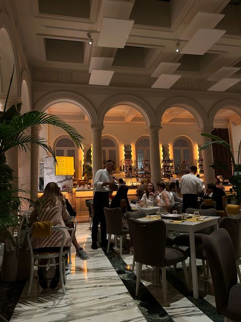 aesthetic places in Rome, aesthetic restaurant Roman Restaurant Interior, Italy Restaurant Aesthetic, Italian Style Restaurant, Rome Italy Aesthetic, Places In Rome, Rome Restaurants, Rome Aesthetic, Italy Restaurant, Aesthetic Restaurant