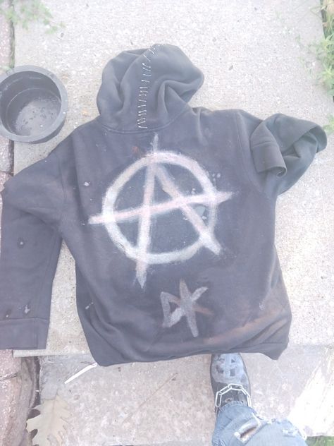 Anarchy punk grunge Anarchy Clothing, Bleached Hoodie, Punk Logo, Punk Hoodie, Anarchy Symbol, Bleach Hoodie, Anarcho Punk, Hoodie Diy, Diy Sweatshirt