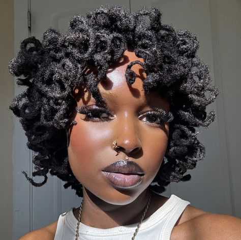 Professional Locs Black Women, Freeform Locs Black Women, Starter Locs Hairstyles For Women Short, Freeform Locs Women, Dreadlocks Hairstyles For Women, Loc Styles For Black Women, Short Dreadlocks Hairstyles, Dreadlocks Hairstyle, Short Dreadlocks