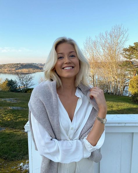 HILDA SIGURDSSON в Instagram: «Yesterday evening 🌅🤍» Raw Hem Jeans, Mix Style, Button Shirt, Linen Pants, Spring Outfits, Outfit Of The Day, Wrap Dress, Outfit Inspirations, White Dress