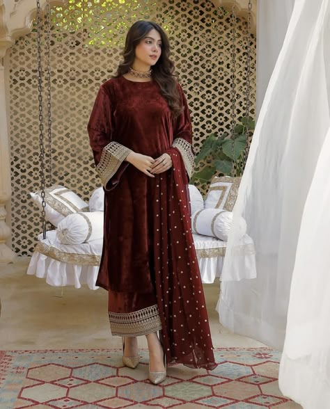 Rust Combination Outfit, Velvet Pakistani Outfit, Designer Party Wear Dresses Classy, Velvet Suits Women Indian Party Wear, Party Wear Outfits For Women, Simple Velvet Dress, Velvet Churidar, Velvet Fancy Dress, Velvet Dress Designs Pakistani