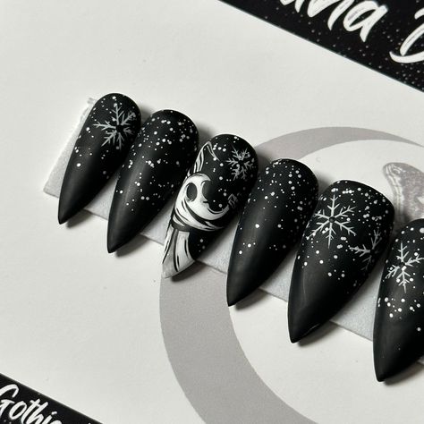 Welcome to LD Nails! 🖤 One set of 10 REUSABLE Press On Nails 🖤 🖤 Made to order in your shape & size 🖤 🖤🤍🖤 What’s This?!: black and white gothic Christmas / winter themed press on nails. 100% Hand painted to order. 🖤🤍🖤 Purchase INCLUDES an application kit! It consists of: 🖤 detailed application & removal instructions 🖤 a sealed and sanitary mani kit (100/180 file, buffer block, cuticle pusher) 🖤 2 alcohol pads 🖤 nail tabs or glue (glue is standard, request tabs in the personalization box if you prefer them!) *Only one kit is sent per order. Extra kits and kit contents can be picked up here 👉 https://www.etsy.com/ca/listing/817160463/application-kit-press-on-nails-gothic Est. 2020: LD Nails specializes in custom Gothic, Witchy and Alternative Press On Nails. I draw inspiration Nails Gothic, White Gothic, Alcohol Pads, Gothic Christmas, Country Nails, Gothic Nails, Goth Nails, Grunge Nails, Seasonal Nails