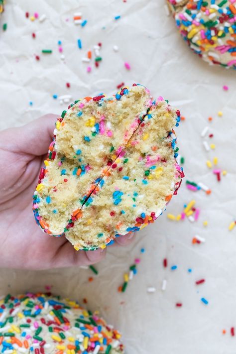 Funfetti Cookie Recipe, Levain Cookies, Cookies Video, Confetti Cookies, Cake Batter Cookies, Funfetti Cookies, Funfetti Cake Mix, Perfect Cookies, Cookie Cake Birthday