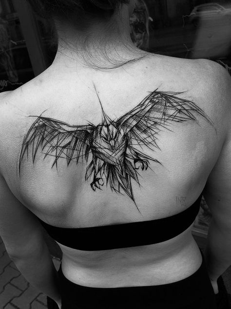 Polish Tattoo Artist Shows The Beauty Of Imperfection With Her Sketch Tattoos (10+ Pics) Rabe Tattoo, Tatoo 3d, Bird Tattoo Back, Polish Tattoos, Tattoo Son, Sketch Style Tattoos, Kunst Tattoos, Istoria Artei, Crow Tattoo