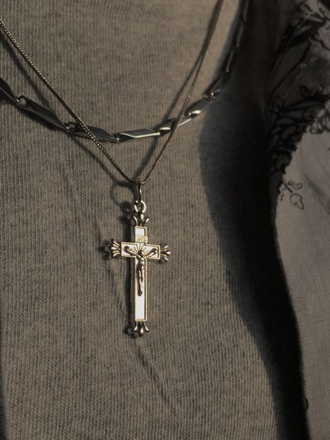 Cross Necklace Aesthetic, Oc Au, Snake Oil, Necklace Aesthetic, Random Aesthetics, Sophomore Year, Aesthetic Things, Cross Necklace, Dallas