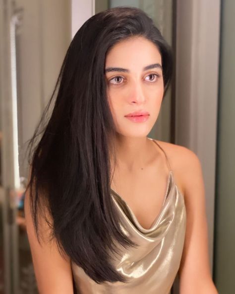 Anmol Baloch, Girls Hair Styles, Cute Hairstyle Ideas, Extremely Long Hair, Asian Bridal Dresses, Cute Hairstyle, Pakistani Celebrities, Girls Unique, Pakistan Fashion