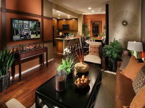 transitional living room in rust, cream, and dark browns Livingrooms Design, Tuscan Living Rooms, Rustic Italian Decor, Cream Living Room, Rustic Italian Home, Family Room Wall Decor, Rustic Family Room, Rustic Photography, Italian Home Decor