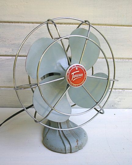 Something like this would be perfect for my unventilated, moist bathroom. Industrial Fan, Antique Fans, Vintage Fan, Living Vintage, Old Fan, Retro Fan, Vintage Fans, Small Laundry Room, Small Laundry