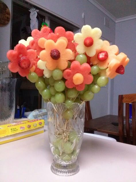 My fruity bunch of flowers. Cute Fruit Kabob Ideas, Flower Fruit Kabobs, Spring Party Snacks, Pretty Finger Foods, Flowers Out Of Fruit, Fruit Table Ideas Birthday, Fruit Kebabs For Kids, Cute Fruit Ideas, Flower Fruit Tray