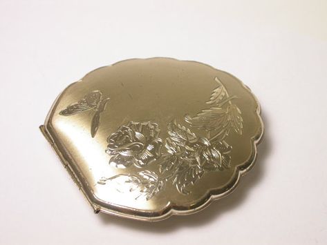 Vintage Compact - Sterling Silver Butterfly Motif Compact - Weight 83.1 Grams - Powder Compact - 148 Vintage Trinkets, Aphrodite Aesthetic, Accessory Inspo, Heart Button, Vintage Purses, Toiletry Storage, Dream Jewelry, Cute Jewelry, Jewelry Accessories