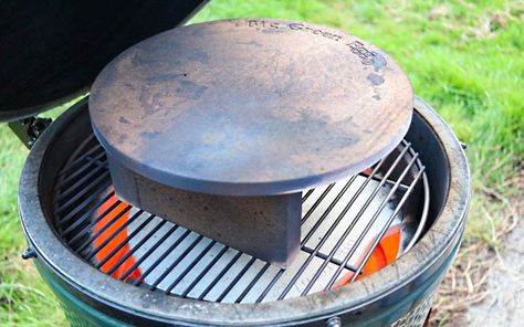 Cooking Pizza With a Big Green Egg – The Cook's Digest Green Egg Pizza, Big Green Egg Pizza, Big Green Egg Accessories, Fire Bricks, Egg Bbq, Green Egg Bbq, Big Green Egg Grill, Green Egg Grill, Egg Pizza