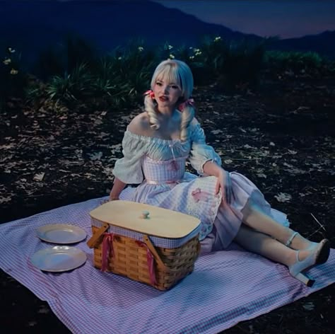 Schmigadoon Aesthetic, Dove Cameron Schmigadoon, Ethereal Wardrobe, Regency Outfits, Country Y2k, Feminine Universe, Americana Aesthetic, Agatha Christie Books, Hula Dance