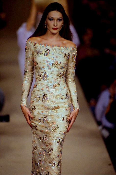 Saint Laurent Couture, Yves Saint Laurent Dress, Karen Mulder, Yves Saint Laurent Couture, Saint Laurent Dress, Runway Gowns, 90s Runway Fashion, Carla Bruni, 90s Fashion Outfits