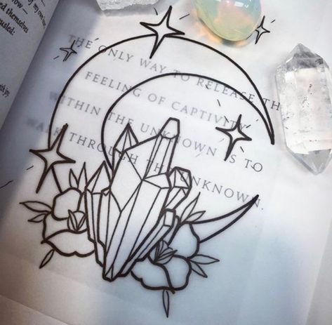 Crystal moon tattoo Tattoo Sonne, Crystal Tattoo, Arte Doodle, Kunst Tattoos, 4 Tattoo, Arrow Tattoo, Tattoo Feminina, Sweet Cream, Flash Art