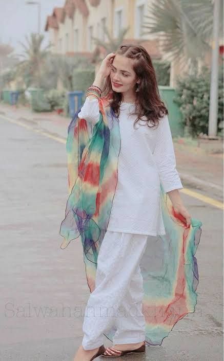 Girls Dresses Sewing, Pakistani Fashion Casual, Casual Indian Fashion, Pakistani Dresses Casual, Pakistani Fashion Party Wear, Girls Frock Design, Beautiful Pakistani Dresses, Salwar Kamiz, Casual Wear Dress