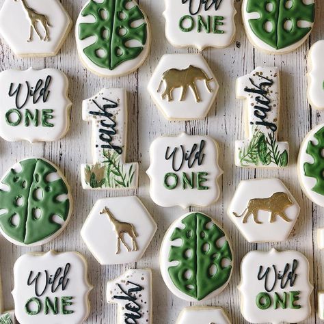 Laura Nelson on Instagram: “It was a wild ONE for little J this weekend! Loved pulling from his cute invitation and creating his custom set 🍃 Happy birthday dude!! . .…” Safari Cookies, First Birthday Cookies, Jungle Thema, Wild Birthday Party, Boys 1st Birthday Party Ideas, Jungle Theme Birthday, Baby Boy 1st Birthday Party, Safari Theme Birthday, Wild One Birthday Party