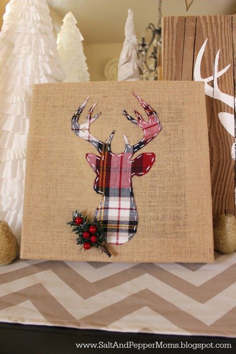 15 Awesome Holiday DIY Decor Ideas Burlap Decorations, Burlap Christmas Decorations, Natal Country, Burlap Runner, Plaid Diy, Burlap Decor, Diy Burlap, Craft Christmas, Burlap Crafts