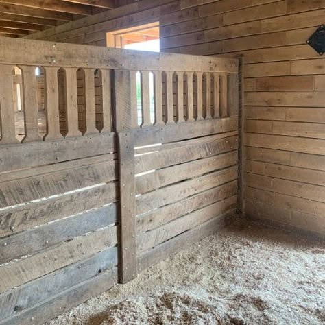 Horse Stall Accessories, Horse Stalls Cheap, Barn Stall Ideas, Horse Trailer Renovation, Country Future, Barn Makeover, Horse Stable Ideas, Barn Organization, Shetland Ponies