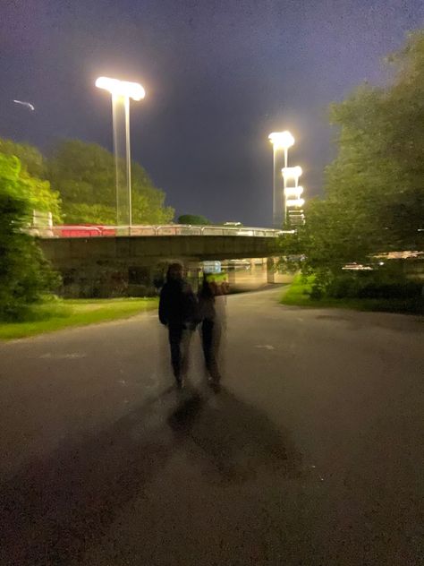 blurry teenage couple Couples Aethstetic Blurry, Couple Blurry Aesthetic, Teenage Couple Aesthetic, Blurry Couple Aesthetic, Couples Aesthetics Blurry, Blurry Couple Pics, Blonde Couple, Dream Couple, Teenage Couples