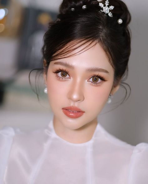 All Posts • Instagram Korean Wedding Hair Updo, Korean Wedding Makeup Look, Chinese Bridal Makeup, Wedding Makeup For Bride, Korean Wedding Hair, Korean Wedding Makeup, Bride Makeup Natural, Makeup Wisuda, Asian Wedding Makeup