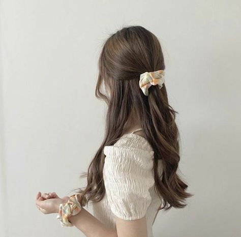 minimalist beige white black ulzzang girls girl pretty minimalism minimalistic aesthetic korean aesthetic japanese aesthetic pearls braids plaits ponytails blonde brown black aesthetic hairstyles b e v e r l y Trendy Short Hair, Trendy Short Hair Styles, Brown Hair, Short Hair, Long Hair, Short Hair Styles, Hair Styles, Wall, Hair