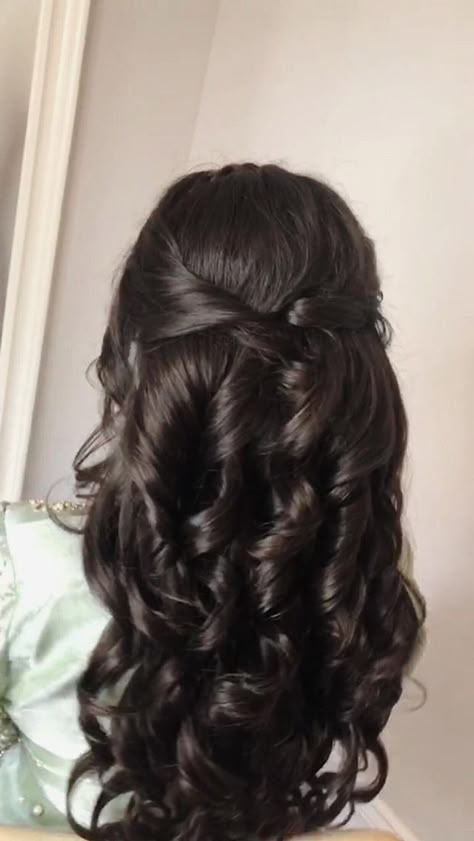 Quince Hair, Balcony Decorating Ideas, Teenage Birthday, Bridemaids Hairstyles, Winter Ball, Quinceanera Hairstyles, Curls For Long Hair, Hoco Hairstyles, Quince Hairstyles