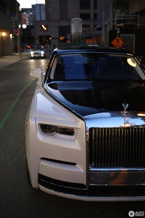 Roles Rois Car, Rolls Royce Phantom Viii, Rolls Royce Wallpaper, Rolls Royce Motor Cars, Luxury Cars Rolls Royce, Rolls Royce Wraith, Car Organization, Aesthetic Car, Top Luxury Cars