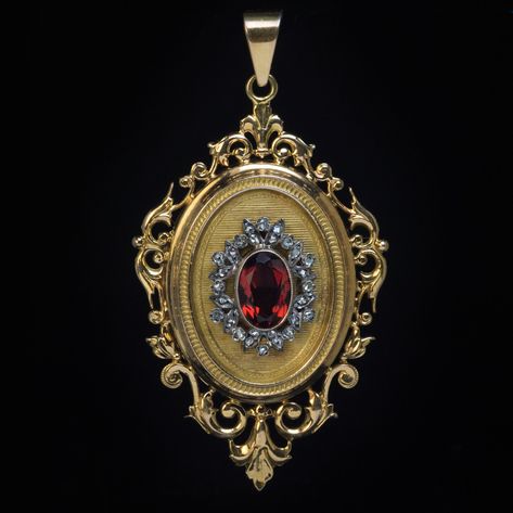 Renaissance Revival Antique French Locket Pendant Ref: 431750 - Antique Jewelry | Vintage Rings | Faberge EggsAntique Jewelry | Vintage Rings | Faberge Eggs Elegant Antique Finish Pendant Locket Necklace, Ornate Antique Finish Round Pendant Jewelry, Victorian Pendant Jewelry With Antique Finish, Ornate Antique Finish Locket Necklace, Ornate Antique Gold Locket Necklace Collectible, Silver Wreath, Diamond Locket, Art Nouveau Antiques, Gold Locket Necklace