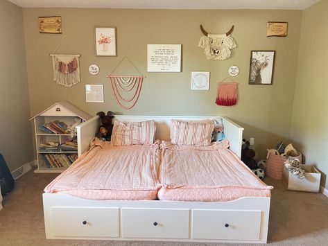 Hemnes Trundle Bed, Painted Beds, Girls Rooms, Painted Drawers, Ikea Hemnes, Bed End, Dressing Tables, Twin Mattress, Modern Kitchens