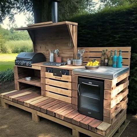 Bbq Shelter, Wood Pallet Ideas, Bbq Garden, Diy Wood Pallet, Rustic Outdoor Kitchens, Pallet Furniture Plans, Diy Backyard Patio, Diy Patio Decor, Build Outdoor Kitchen