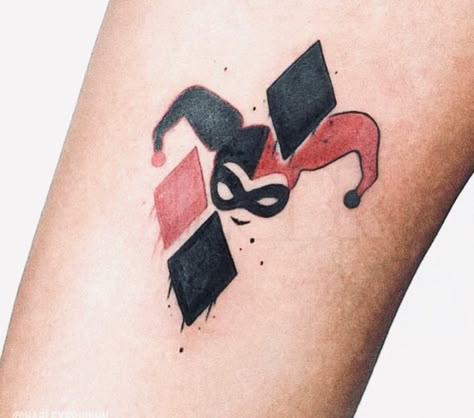 Tattoo Harley Quinn, Harley Quinn Tattoos, Joker And Harley Tattoo, Groot Tattoo, Harley Tattoos, Vanellope Y Ralph, Harley Quinn Tattoo, Witch Silhouette, Funky Tattoos