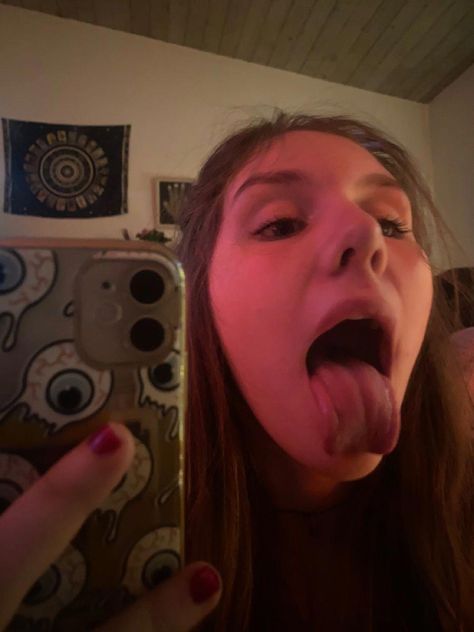 Jenna Ortega Sticking Her Tongue Out, Girl Sticking Out Her Tounge, Female Tongue Out, Tounge Out Pic, Sticking Tongue Out Women, Spit On Tongue, Tongue Selfie, Nut On Face, Tongue Out Selfie